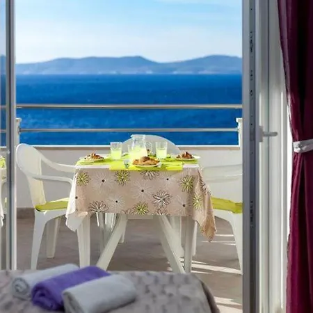 Nena St - One Bedroom With Balcony And Sea View A1 Apartment *